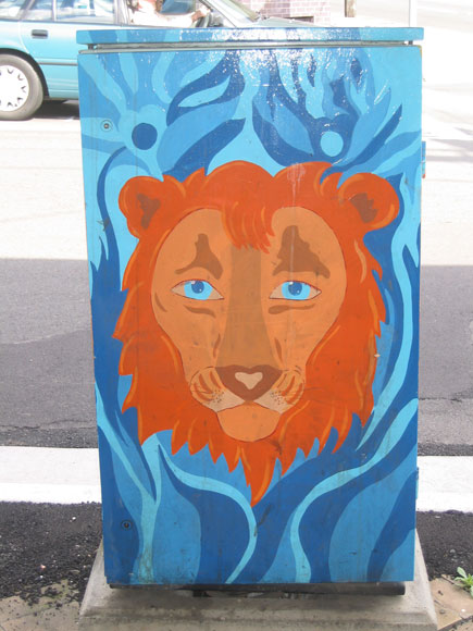 belfield-painting-signal-box-lion-up.jpg