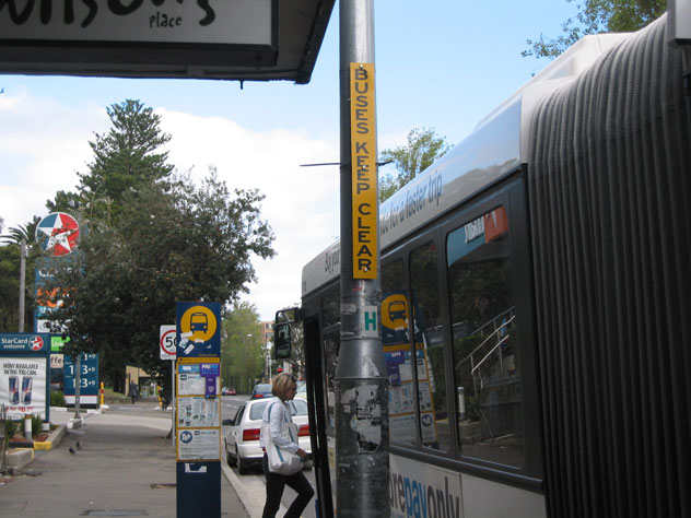 bondi-sign-buses-banned-from-bus-bays-usg.jpg