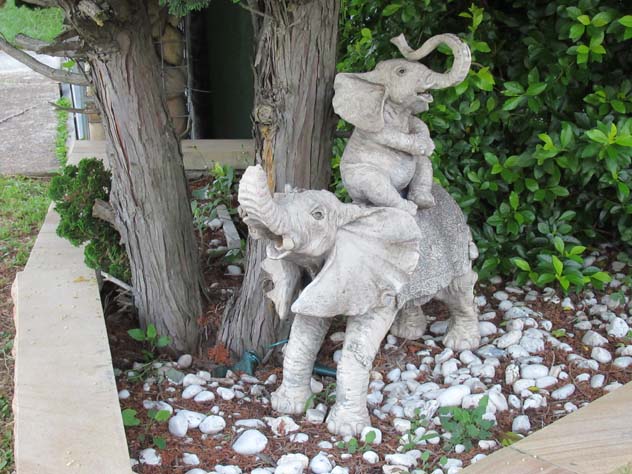 greystanes-sculptures-elephant-transport-usc.jpg
