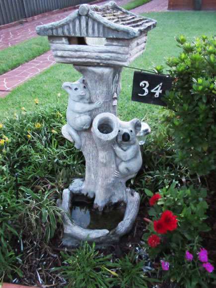 greystanes-sculptures-koalas-dark-usc.jpg