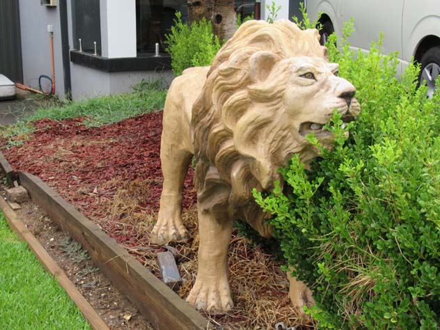 greystanes-sculptures-lion-usc.jpg