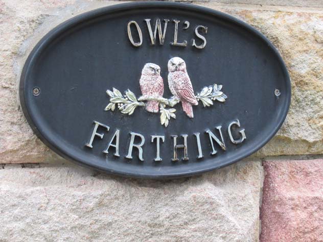 middle-cove-sign-owls-farthing-usg.jpg