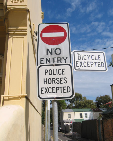 moore-park-sign-police-horses-usg.jpg