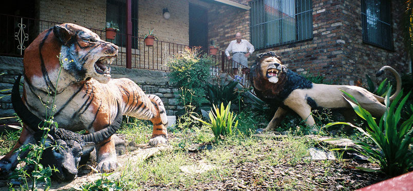 petersham-garden-lion-tiger-xg.jpg