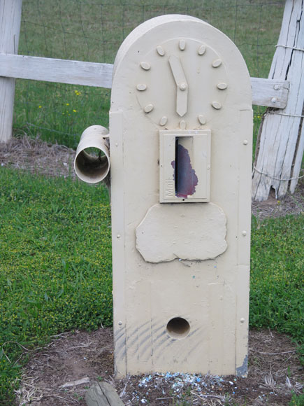 pitt-town-mailbox-with-clock-um.jpg
