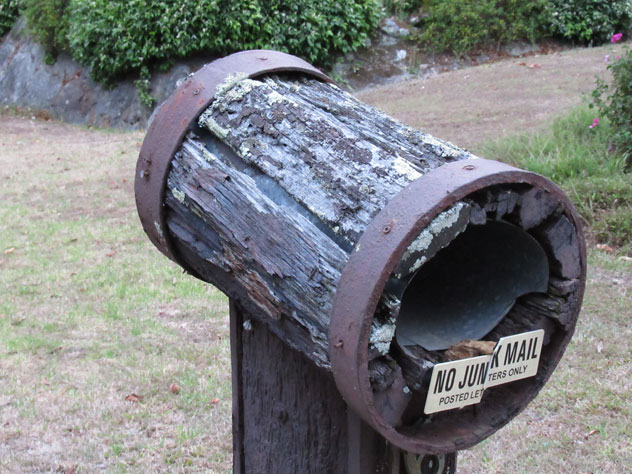 st-ives-mailbox-tree-post-um.jpg