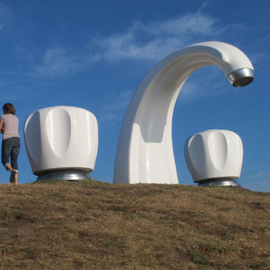 tamarama-sculpture-giant-washbasin-e.jpg