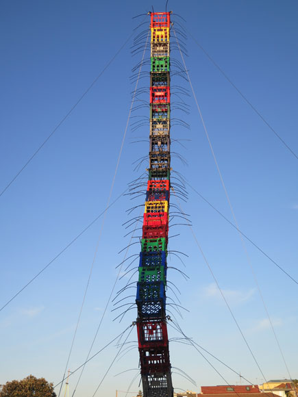 tamarama-sculpture-16-crates-tower-usc.jpg