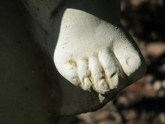 willoughby-east-sculptures-toenails-2-usc.jpg