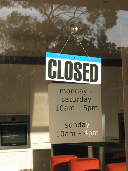 willoughby-sign-closed-hours-usg.jpg